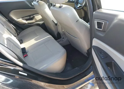 2014 Ford Fiesta Titanium z USA, uszkodzony, nr VIN 3FADP4CJ4EM107071